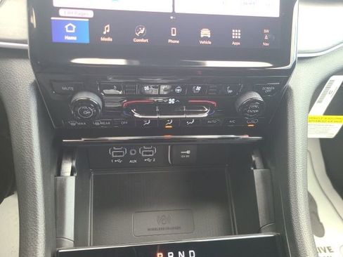 New 2025 Jeep Grand Cherokee Limited w/ Luxury Tech Group II image 16