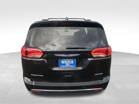 Used 2020 Chrysler Pacifica Limited FWD image 5