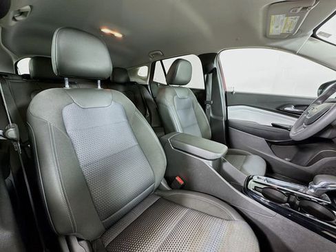 Used 2025 Chevrolet Trax LT image 26