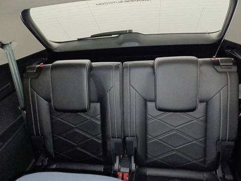Used 2025 Volkswagen Atlas SE FWD image 14