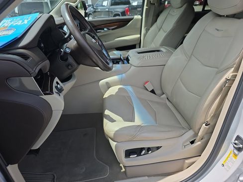 Used 2017 Cadillac Escalade 2WD image 11