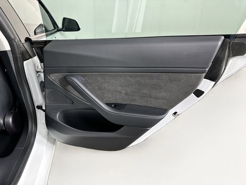 Used 2021 Tesla Model 3 Standard Range Plus image 28