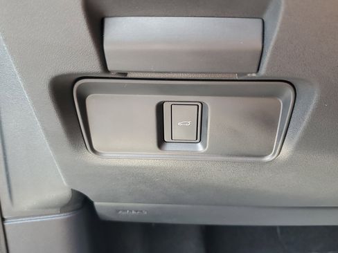 Used 2024 Land Rover Discovery Sport Dynamic SE image 25