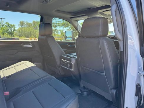 Used 2025 GMC Sierra 3500 Denali w/ Denali Reserve Package AWD/4WD image 15