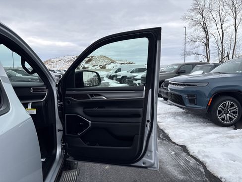 New 2026 Jeep Grand Wagoneer Limited AWD/4WD image 9