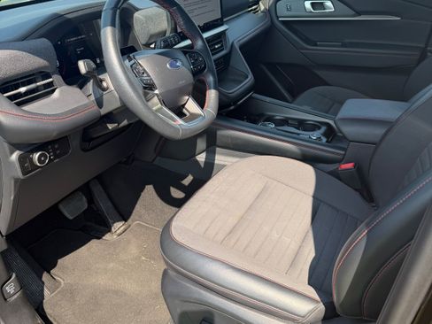 Used 2025 Ford Explorer ST-Line w/ ST-Line Street Pack AWD/4WD image 3