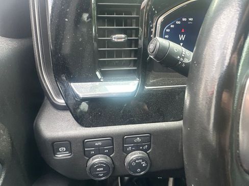 Used 2025 Chevrolet Silverado 1500 LT AWD/4WD image 13