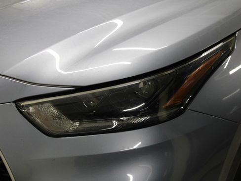 Used 2021 Toyota Highlander XLE image 15