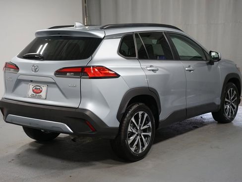 Used 2024 Toyota Corolla Cross XLE image 8