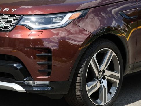 New 2026 Land Rover Discovery Limited Edition AWD/4WD image 6