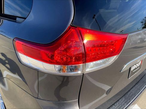 Used 2011 Toyota Sienna Limited image 27