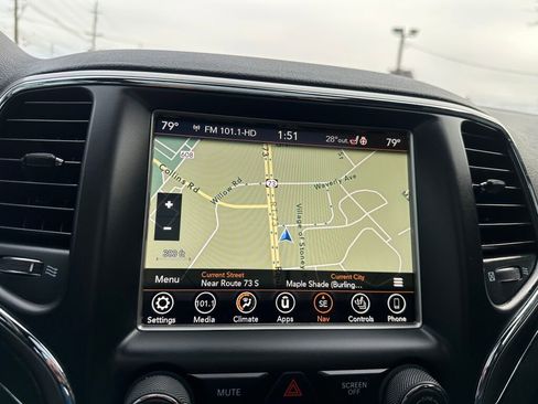 Used 2018 Jeep Grand Cherokee Limited w/ Luxury Group II image 18