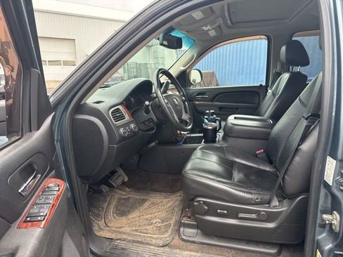 Used 2011 Chevrolet Avalanche LT AWD/4WD image 9