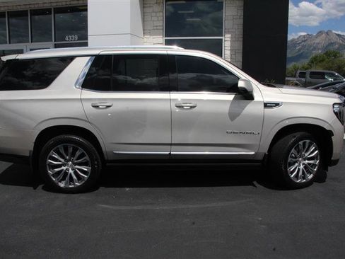Used 2022 GMC Yukon Denali AWD/4WD image 8