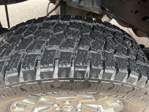 Used 2019 Nissan Titan SV w/ SV Convenience Package image 39