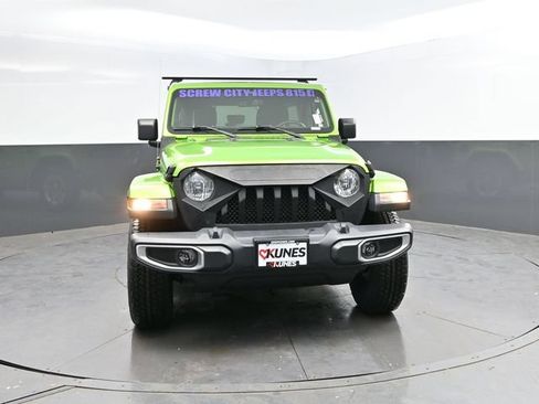 Used 2018 Jeep Wrangler Unlimited Sahara AWD/4WD image 8