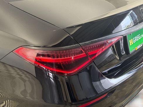Used 2022 Mercedes-Benz S 500 4MATIC w/ AMG Line Package image 36
