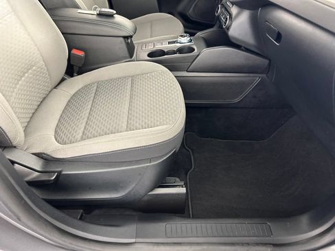 Used 2022 Ford Escape SE w/ Cold Weather Package FWD image 30