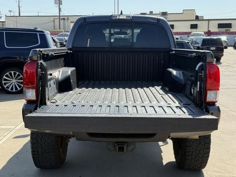 Used 2016 Toyota Tacoma TRD Sport RWD image 32