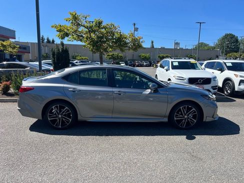 Used 2026 Toyota Camry XLE AWD/4WD image 6
