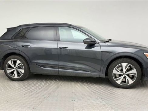 Certified 2024 Audi Q8 e-tron Premium image 9
