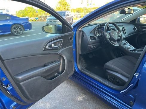 Used 2015 Chrysler 200 Limited w/ Convenience Group FWD image 4