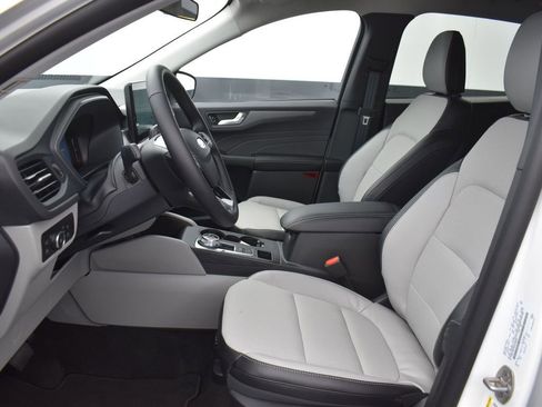 New 2025 Ford Escape SE FWD image 10