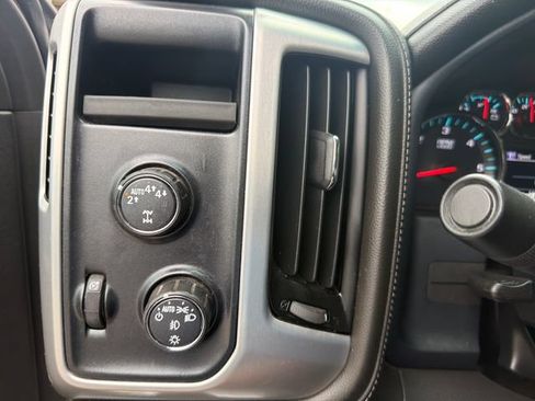 Used 2018 GMC Sierra 1500 SLT w/ SLT Preferred Package AWD/4WD image 19