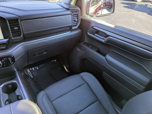 Used 2024 GMC Sierra 1500 SLT w/ SLT Convenience Package image 17