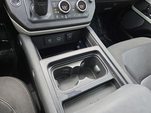 Used 2021 Land Rover Defender 110 SE image 29