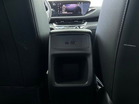 Used 2025 Buick Envista Sport Touring image 11