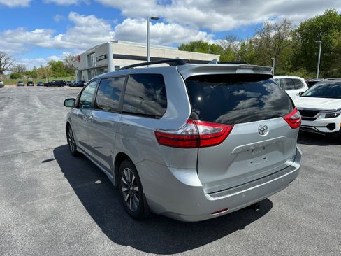 Used 2020 Toyota Sienna XLE w/ XLE Navigation Package AWD/4WD image 7