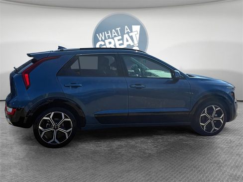 Used 2025 Kia Niro EX Touring image 2