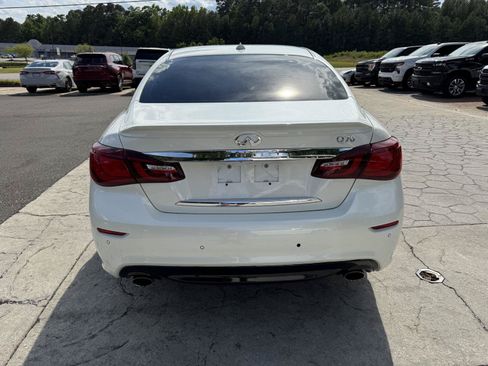 Used 2018 INFINITI Q70 Luxe RWD image 11