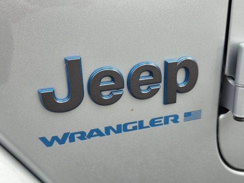 Used 2023 Jeep Wrangler Unlimited Rubicon 4xe w/ Cold Weather Group AWD/4WD image 11