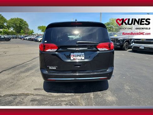 Used 2018 Chrysler Pacifica Touring-L w/ Advanced Safetytec Group FWD image 7