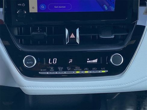 Certified 2025 Toyota Corolla SE image 30