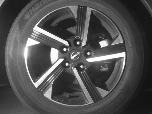 Used 2025 Nissan Sentra SV image 13