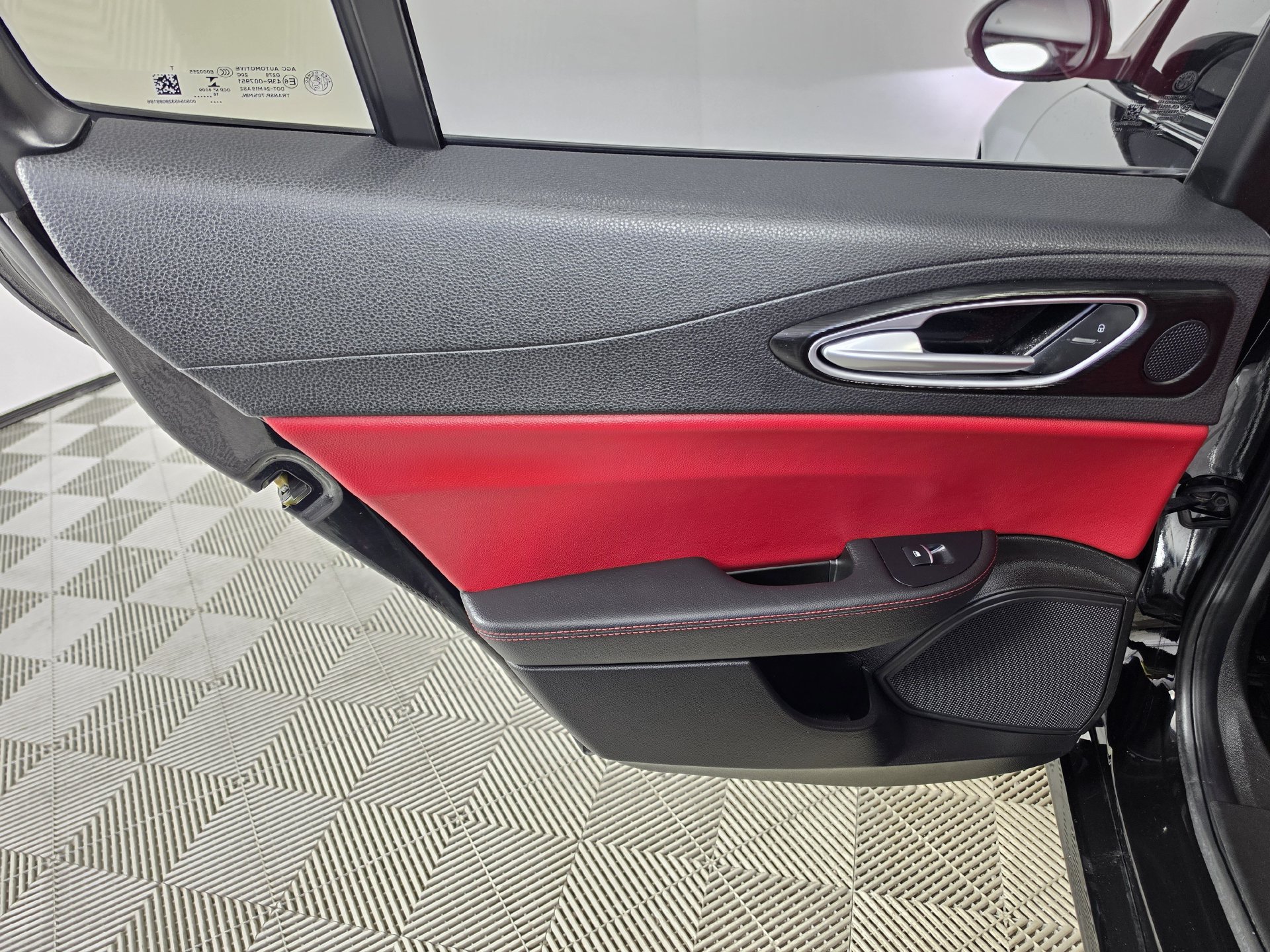 Used 2017 Alfa Romeo Giulia RWD image 29