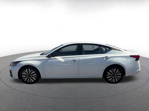 Used 2025 Nissan Altima 2.5 SV FWD image 10