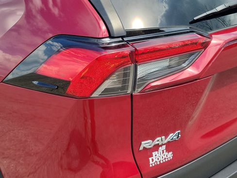Used 2021 Toyota RAV4 XLE w/ Convenience Package AWD/4WD image 11
