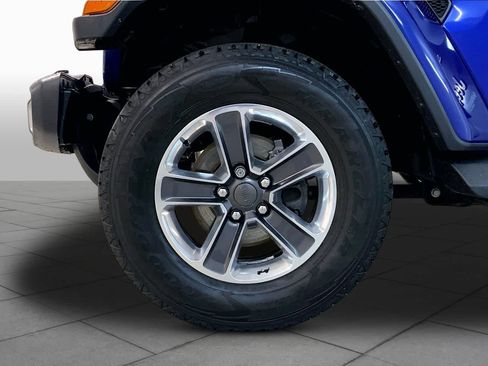 Used 2019 Jeep Wrangler Unlimited Sahara w/ Safety Group AWD/4WD image 10