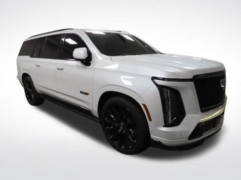 Certified 2025 Cadillac Escalade ESV V w/ LPO, ONYX Package image 8