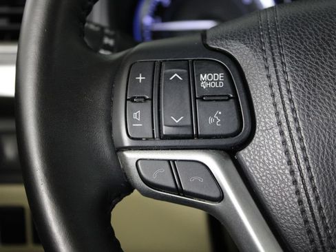 Used 2017 Toyota Highlander XLE FWD image 28