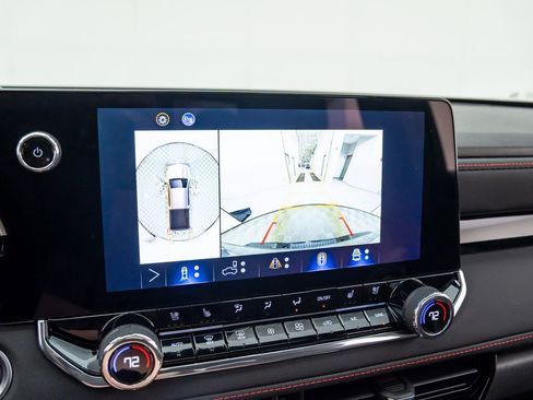 Used 2024 Chevrolet Colorado Z71 w/ Z71 Convenience Package 2 image 25