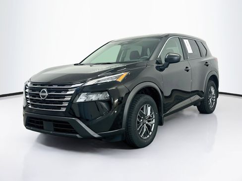 Used 2024 Nissan Rogue S AWD/4WD image 3