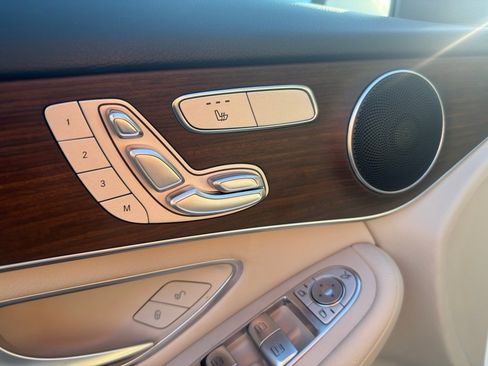 Used 2022 Mercedes-Benz GLC 300 4MATIC image 12