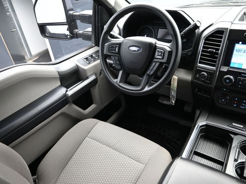 Used 2017 Ford F350 XLT w/ XLT Premium Package image 23