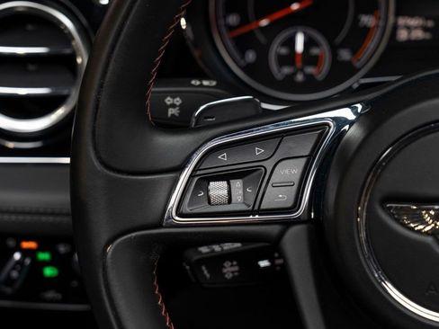 Used 2019 Bentley Bentayga V8 image 23