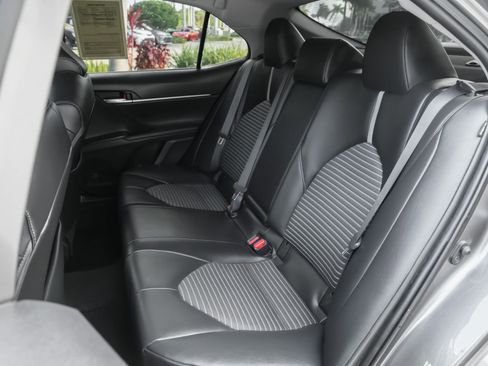 Used 2021 Toyota Camry SE image 34